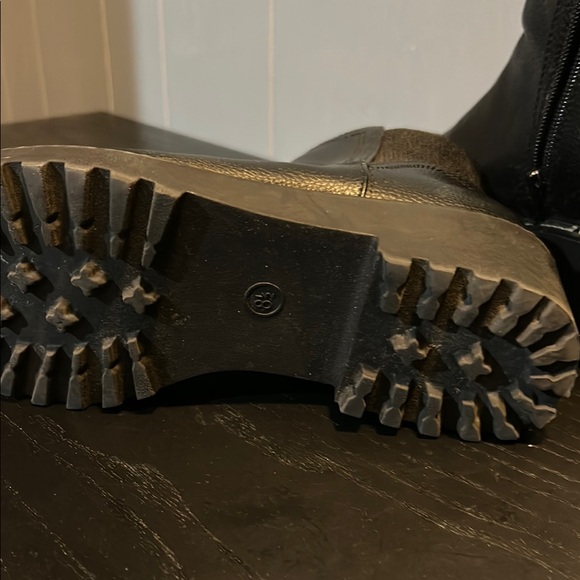 Universal Thread Black Ankle Boots size 8.5 - Picture 4 of 5